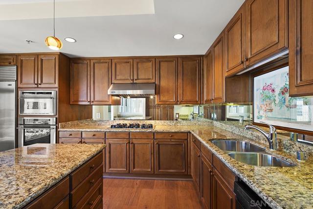 645 Front Street, San Diego CA: https://media.crmls.org/mediaz/e8c67c82-ac73-4ac9-9b3b-477a5fded3c6.jpg