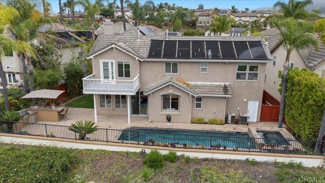 320 Crownview Ct, San Marcos CA: https://media.crmls.org/mediaz/e8c77a19-baaa-4fc1-ad4b-4be0c75cf8ce.jpg