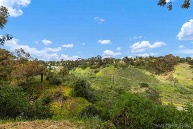 8415 Sugarman Dr, La Jolla CA: https://media.crmls.org/mediaz/e8c8e8dd-4464-4628-add0-544c73e36152.jpg