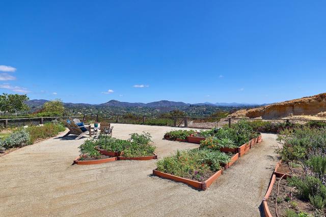 Detail Gallery Image 16 of 61 For 379 Trailview, Encinitas,  CA 92024 - 4 Beds | 2 Baths