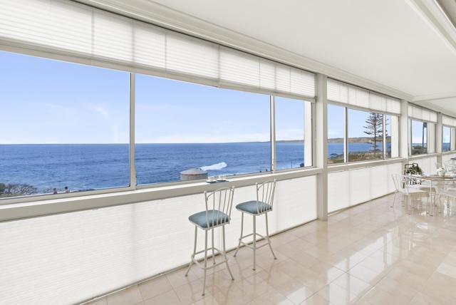 939 Coast Boulevard, La Jolla CA: https://media.crmls.org/mediaz/e8c9a37f-57b0-4996-aa32-e66dc362726d.jpg