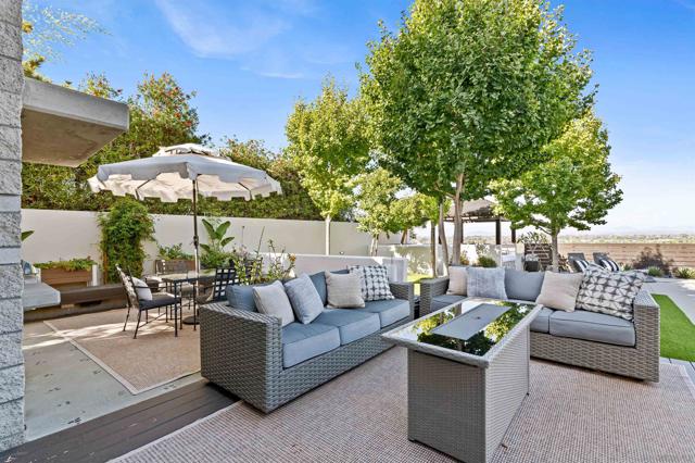 5259 Pacifica Dr, San Diego CA: https://media.crmls.org/mediaz/e8c9beae-b4a7-4077-8ba7-e53165e7806a.jpg