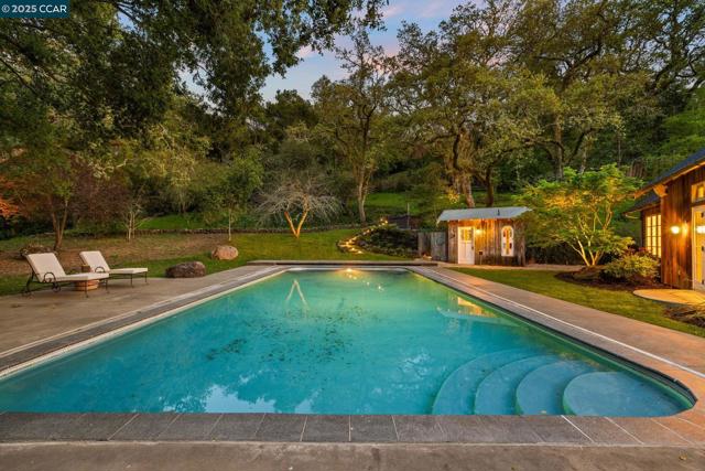 15 Cascade Ln, Orinda CA: https://media.crmls.org/mediaz/e8c9c22d-230c-45ba-9955-99e454468d42.jpg