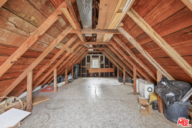 2005 Chilton Drive, Glendale CA: https://media.crmls.org/mediaz/e8ca445d-3364-45c3-9a17-4ecd4be81726.jpg