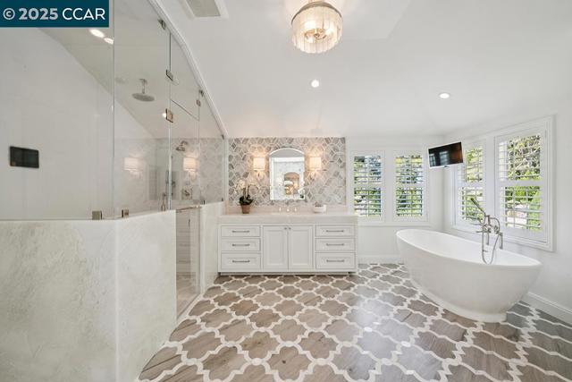 231 Sundown Ter, Orinda CA: https://media.crmls.org/mediaz/e8ca5366-05c0-4dc3-ab4f-c4f29ebeb122.jpg