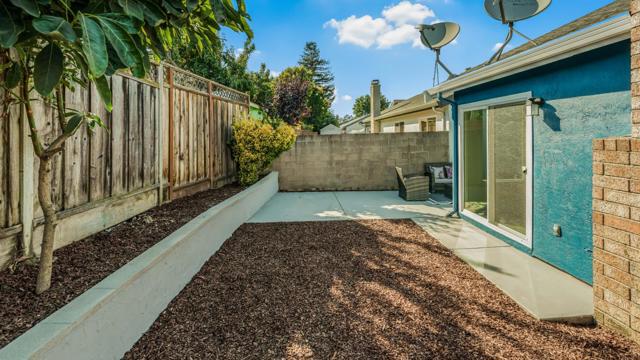 34981 Skylark Dr, Union City CA: https://media.crmls.org/mediaz/e8ca5899-a26b-4228-a544-b8deb4a8e5cd.jpg