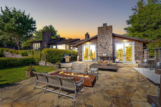 25550 Rio Vista Drive, Carmel CA: https://media.crmls.org/mediaz/e8cabc16-54b0-480c-b309-5c7a07aa0adb.jpg
