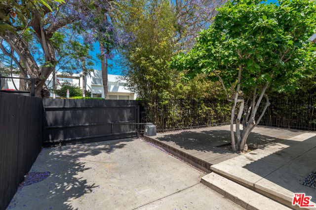 1939 Purdue Avenue, Los Angeles CA: https://media.crmls.org/mediaz/e8cb0d8a-8182-46ab-8885-d980ffe50ff7.jpg