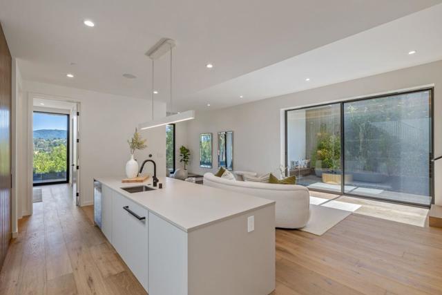 25251 La Rena Lane, Los Altos Hills CA: https://media.crmls.org/mediaz/e8cb4344-04c1-4ffd-baa4-777a40ed516e.jpg