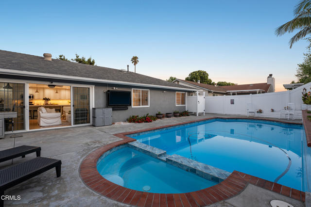 10325 Darling Road, Ventura CA: https://media.crmls.org/mediaz/e8cb748f-525b-4345-9223-737c309ca01b.jpg