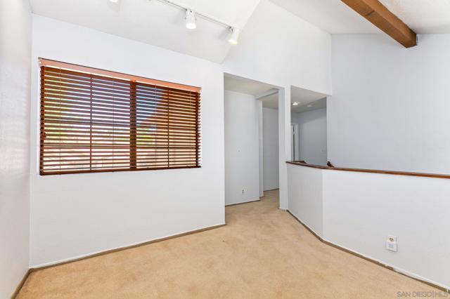 427 Conifer Glen, Escondido CA: https://media.crmls.org/mediaz/e8cbcd06-1b93-48dd-ac38-4b8bf83a948c.jpg