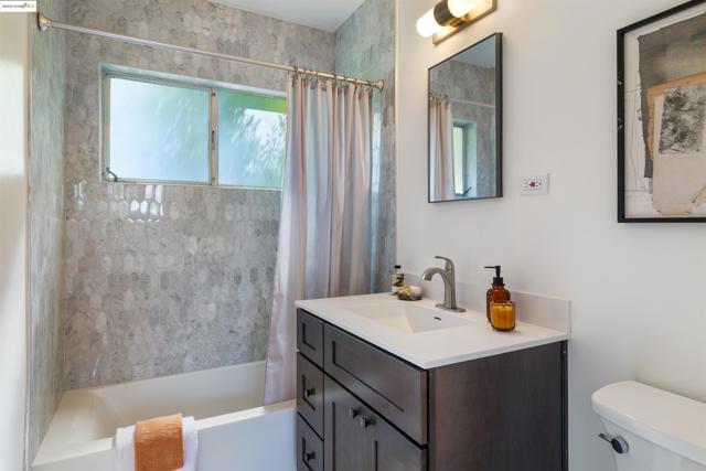 1351 Carlotta Ave, Berkeley CA: https://media.crmls.org/mediaz/e8cbdc12-b2bb-4def-ba7d-8181a150834a.jpg
