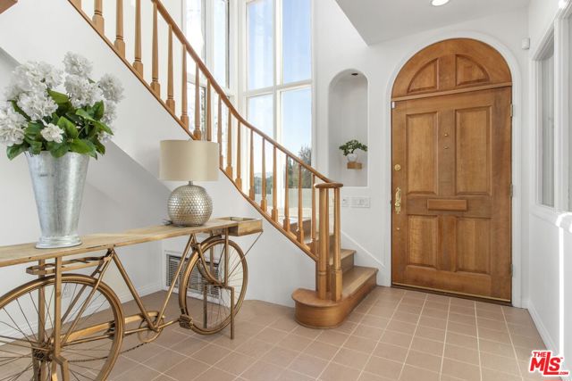 905 Berkeley Street, Santa Monica CA: https://media.crmls.org/mediaz/e8cbf0a0-d5ec-4570-8fc6-c454565f8d7b.jpg