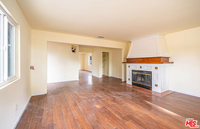 17425 Los Alimos Street photo 6