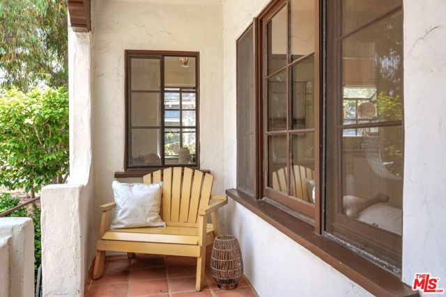 2218 Pearl Street, Santa Monica CA: https://media.crmls.org/mediaz/e8cc6fb6-2c00-428e-9509-d29d4f12c146.jpg