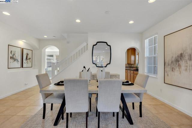 1508 Whispering Oaks Way, Pleasanton CA: https://media.crmls.org/mediaz/e8ccd5b4-8a58-4f88-afc2-3be14a04dd6c.jpg