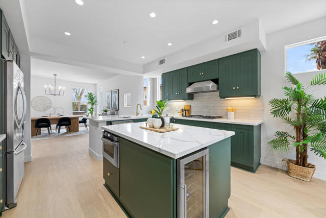 4315 Vantage Lane, Palm Springs CA: https://media.crmls.org/mediaz/e8cd0f07-4ae3-444e-9d98-b0e1d2fd8e48.jpg
