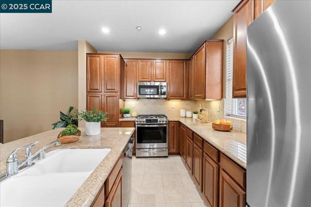 2201 Tsushima St, Hercules CA: https://media.crmls.org/mediaz/e8cd95a7-0ca9-405c-a6a4-ad777b8a4e12.jpg