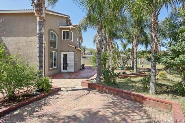 25 Villa Roma, Lake Elsinore CA: https://media.crmls.org/mediaz/e8cdb734-257d-44cb-814a-20261ce330b2.jpg