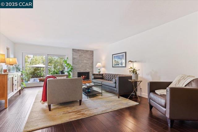 5 Doral Dr, Moraga CA: https://media.crmls.org/mediaz/e8cddcc2-c72e-40ac-8a29-ba1e2ccab422.jpg