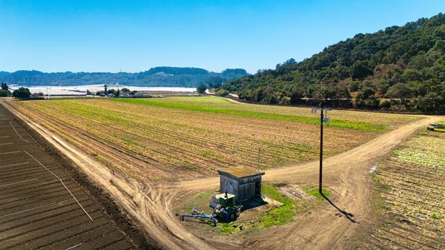 120 San Miguel Canyon Road, Salinas CA: https://media.crmls.org/mediaz/e8cea61c-8492-47d3-ad21-957265337c0d.jpg
