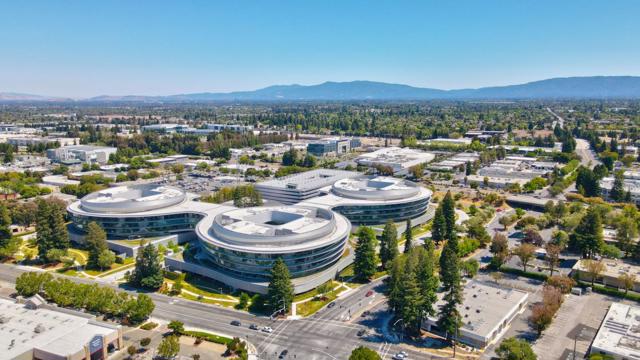 641 W Remington Drive, Sunnyvale CA: https://media.crmls.org/mediaz/e8cea722-87c1-4780-807b-518a10fe8e8b.jpg