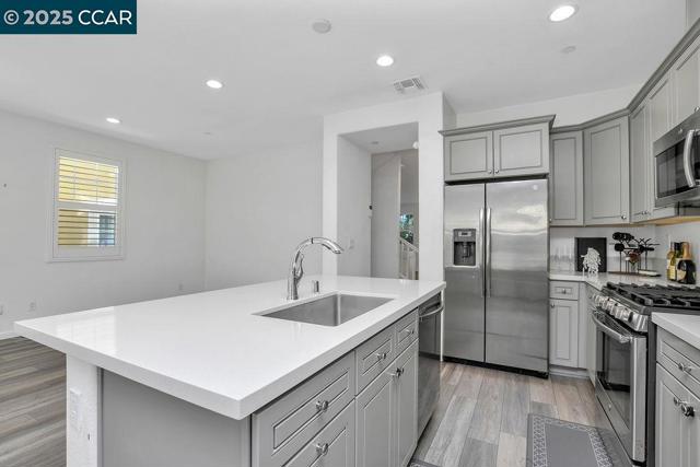 476 Colina Way, El Sobrante CA: https://media.crmls.org/mediaz/e8cf950c-d236-41bb-9999-bb886ead5884.jpg