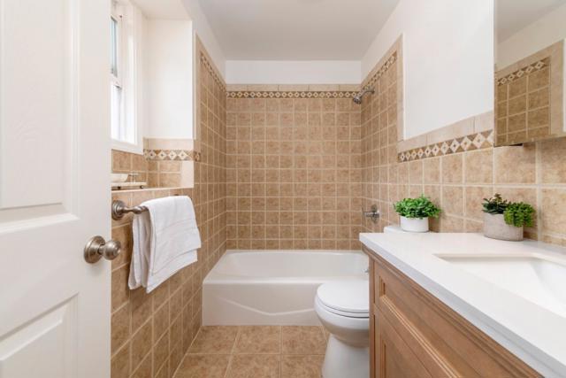 923 Grand Street, Redwood City CA: https://media.crmls.org/mediaz/e8cf9c3d-28ca-43ac-b889-6bd900898ced.jpg