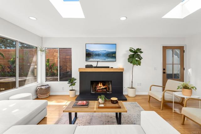 Detail Gallery Image 6 of 37 For 6727 Corintia St, Carlsbad,  CA 92009 - 3 Beds | 2 Baths