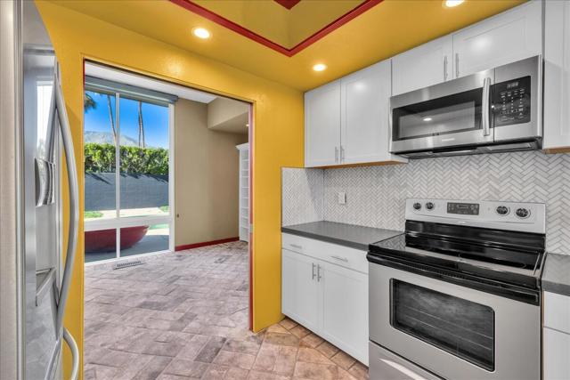 130 W Racquet Club Road #511, Palm Springs, CA 92262
