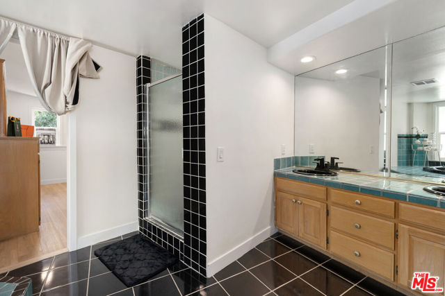 19555 Oxnard Street, Tarzana CA: https://media.crmls.org/mediaz/e8d03a7b-65f5-4e54-b58f-2a7cccd9d98c.jpg