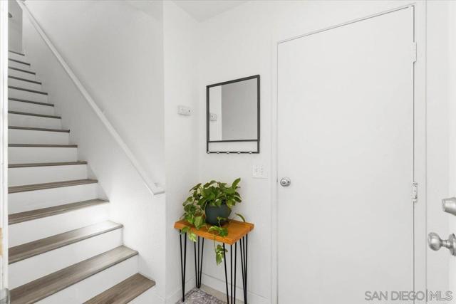 10180 Palm Glen Dr, Santee CA: https://media.crmls.org/mediaz/e8d08054-5dd3-486c-b1d3-28b912e4113c.jpg