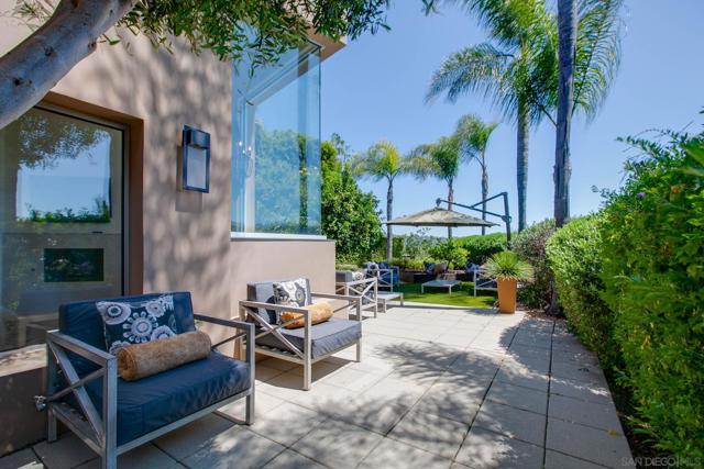 14817 Arroyo Rosita, Rancho Santa Fe CA: https://media.crmls.org/mediaz/e8d08e65-c562-49b5-ad7a-d83e7638aa40.jpg
