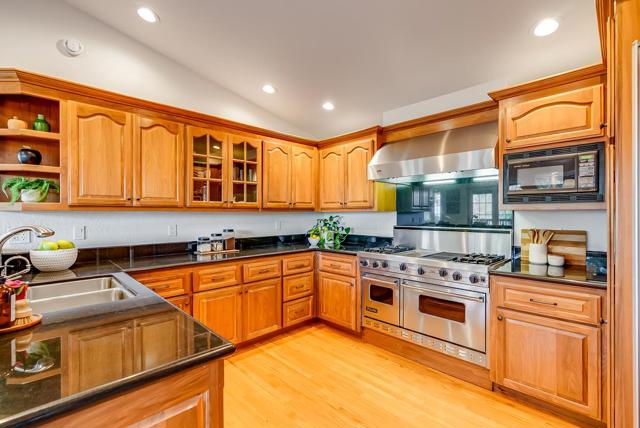7 Clubhouse Road, Santa Cruz CA: https://media.crmls.org/mediaz/e8d0b76d-2aeb-4ac0-9973-2fc95bb3bb47.jpg