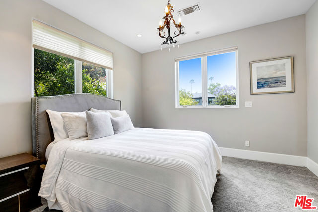 841 N Crescent Heights Boulevard, Los Angeles CA: https://media.crmls.org/mediaz/e8d0d40a-0454-487b-a313-b06712fc5dc1.jpg