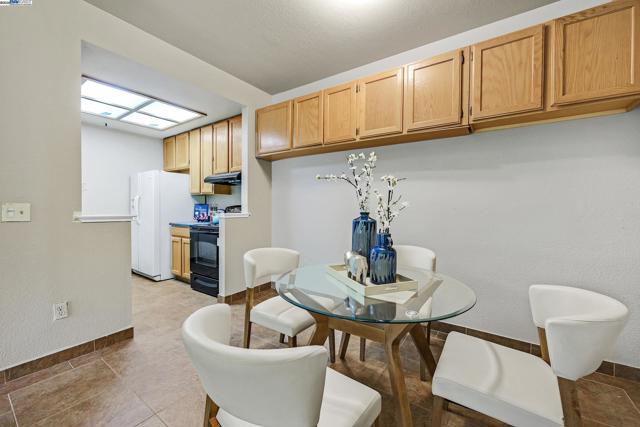 205 Dursey Dr, Pinole CA: https://media.crmls.org/mediaz/e8d11ba1-42ee-4c19-8542-47b0efc8aa24.jpg