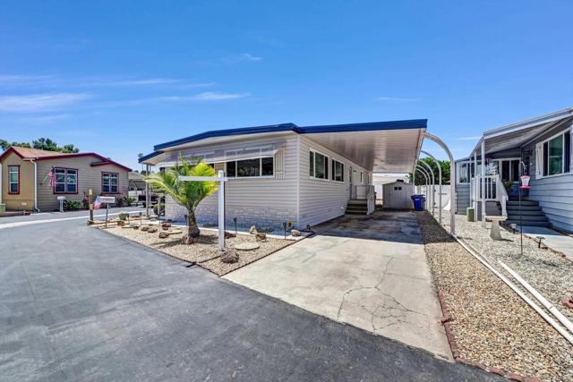 1401 El Norte Pkwy, San Marcos CA: https://media.crmls.org/mediaz/e8d123ab-7f91-4821-92d3-15fd9e5294ab.jpg