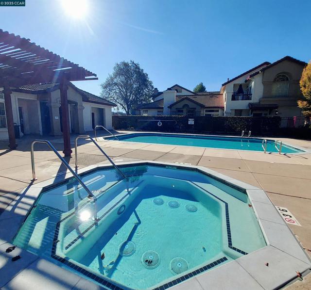 3080 Casadero Ct, Pleasanton CA: https://media.crmls.org/mediaz/e8d1975f-7f6a-4325-92f1-40e54fb11af6.jpg