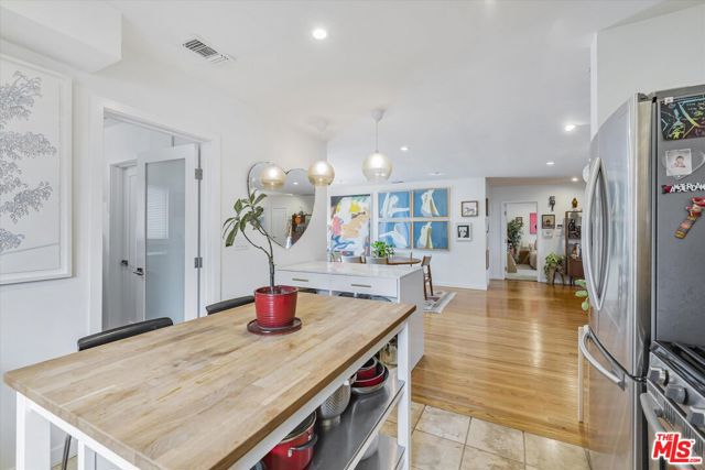 2316 Laurelmont Place, Los Angeles CA: https://media.crmls.org/mediaz/e8d1aac6-7a69-4ec1-b70a-2ec9fb2e4ce2.jpg
