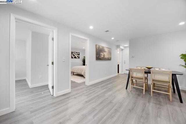 300 Somerset St, San Francisco CA: https://media.crmls.org/mediaz/e8d202c1-61da-4179-a5c9-8d440d0affaf.jpg