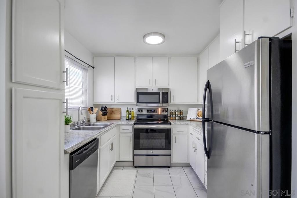 6927 Amherst St - photo 8