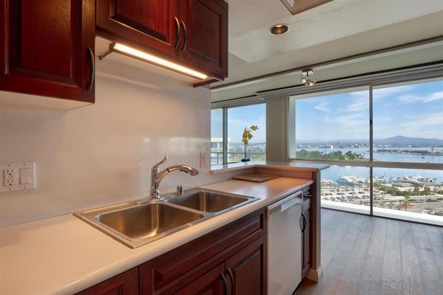 1720 Avenida Del Mundo, Coronado CA: https://media.crmls.org/mediaz/e8d29a4f-569e-4723-9b4b-6e574d09fac0.jpg