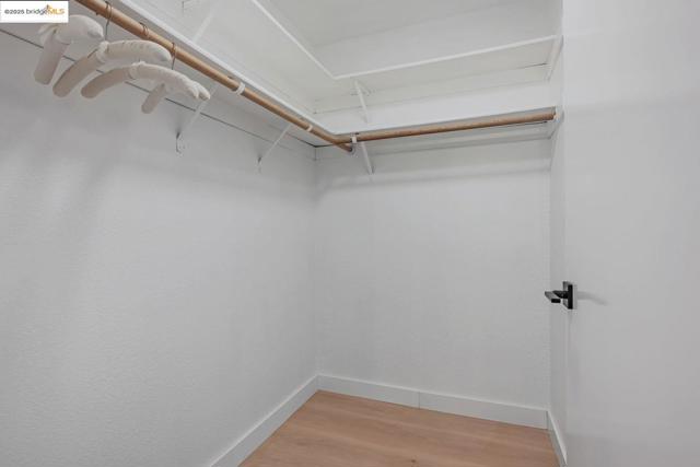 16 Town Sq PL, Oakland CA: https://media.crmls.org/mediaz/e8d36c83-f060-43fa-a709-b7e9b57f51e3.jpg