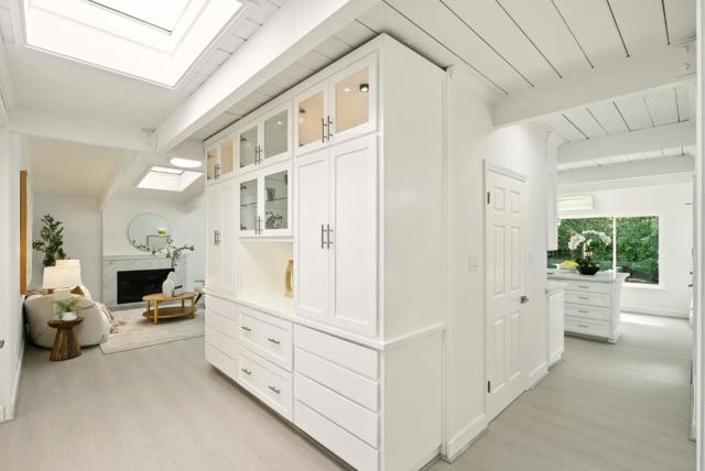 747 De Soto Drive, Palo Alto CA: https://media.crmls.org/mediaz/e8d3bfab-883d-4f54-93a2-5a9879c071a9.jpg