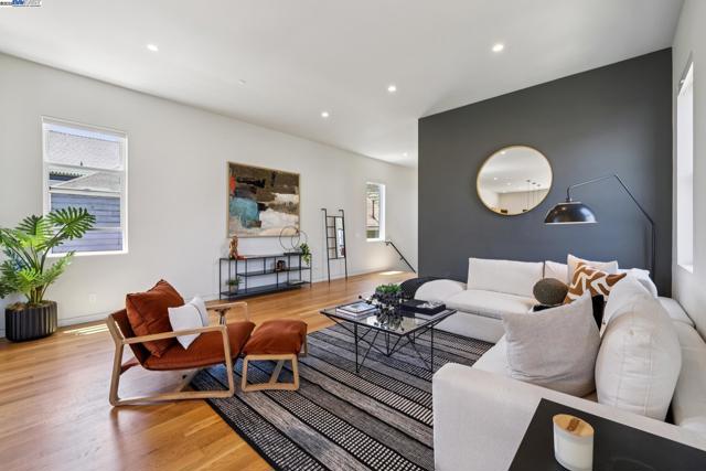 730 HENRY STREET, Oakland CA: https://media.crmls.org/mediaz/e8d3f930-61d1-4914-a1f0-43a57420f721.jpg