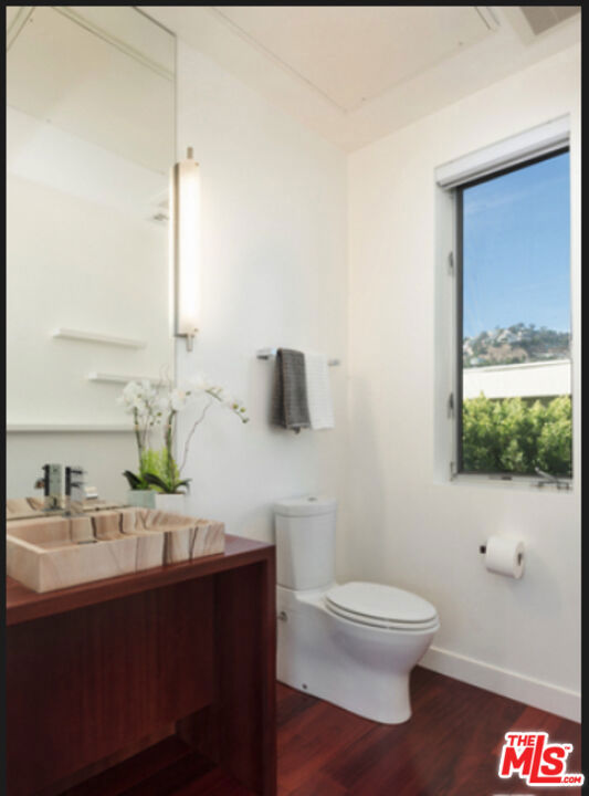 1200 N Sweetzer Avenue, West Hollywood CA: https://media.crmls.org/mediaz/e8d46a2e-ddee-41a2-96d4-179995dd7a78.jpg