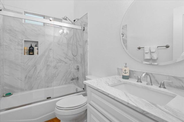 38634 N Shore Drive, Fawnskin CA: https://media.crmls.org/mediaz/e8d47886-af2e-4d19-bb74-b5370c9e5ba6.jpg