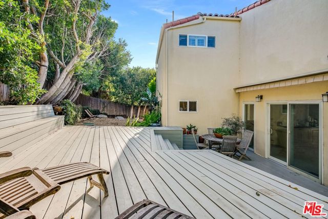 2880 Searidge Street, Malibu CA: https://media.crmls.org/mediaz/e8d67c6b-b213-4488-9c32-4cb05916d609.jpg