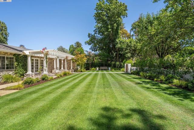 55 Cora Ct, Walnut Creek CA: https://media.crmls.org/mediaz/e8d77df1-6a4d-40fa-8eb9-758691915924.jpg