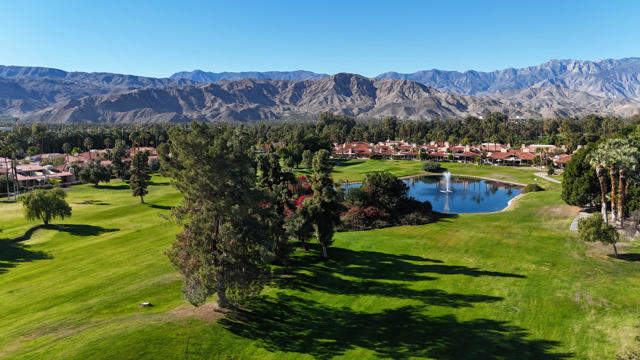 205 Kavenish Drive, Rancho Mirage CA: https://media.crmls.org/mediaz/e8d7809e-04b3-48a1-979d-9f5565329fb4.jpg